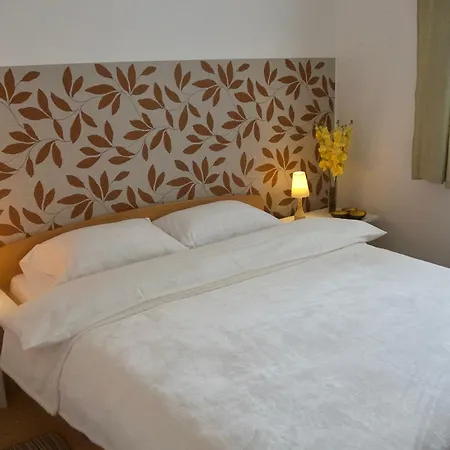 Aaa-apartments